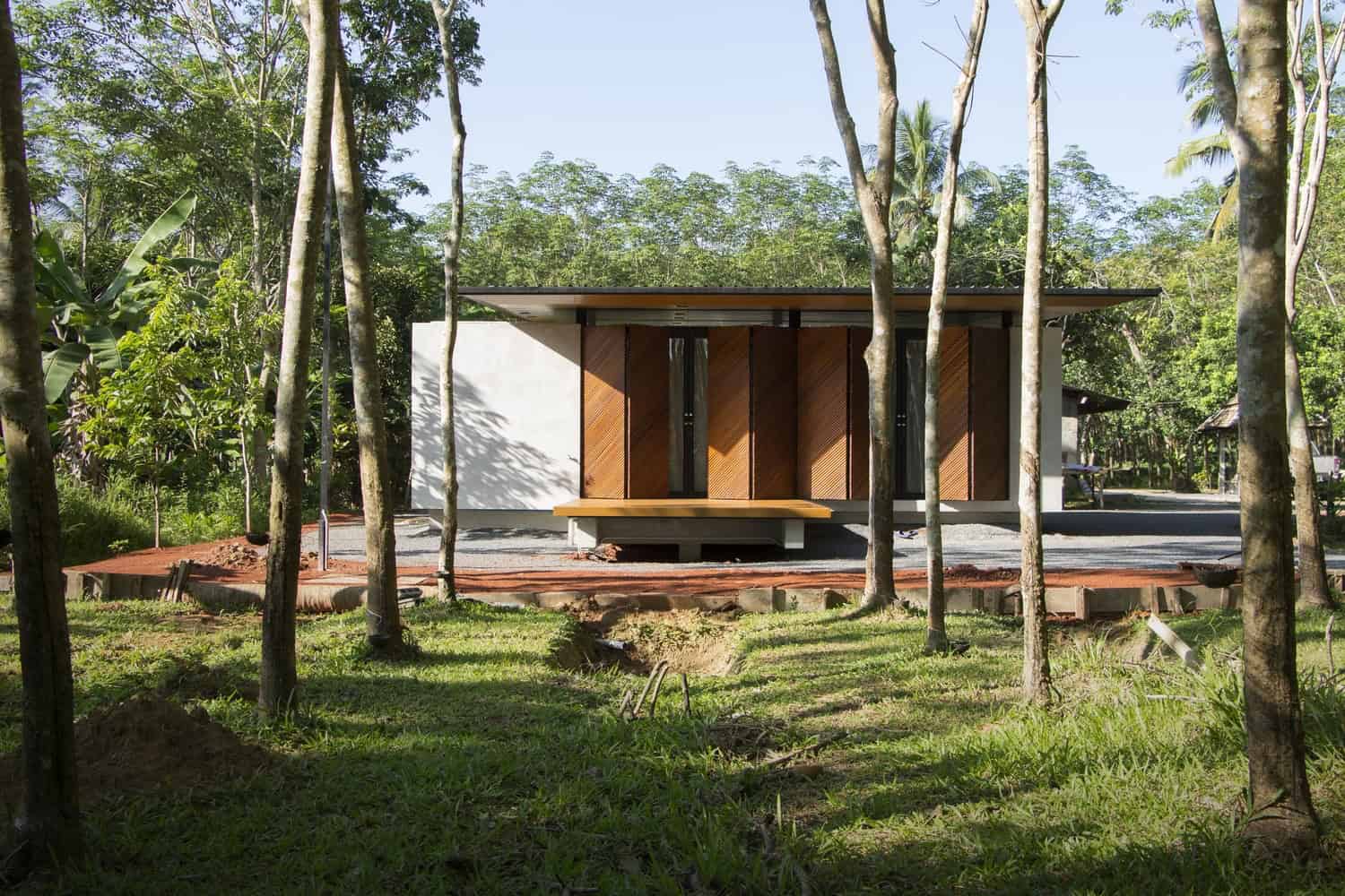 Phatthalung House by Rakchai Norateedilok Architect in Tambon Tha Khae, Thailand Phatthalung House by Rakchai Norateedilok Architect in Tambon Tha Khae, Thailand