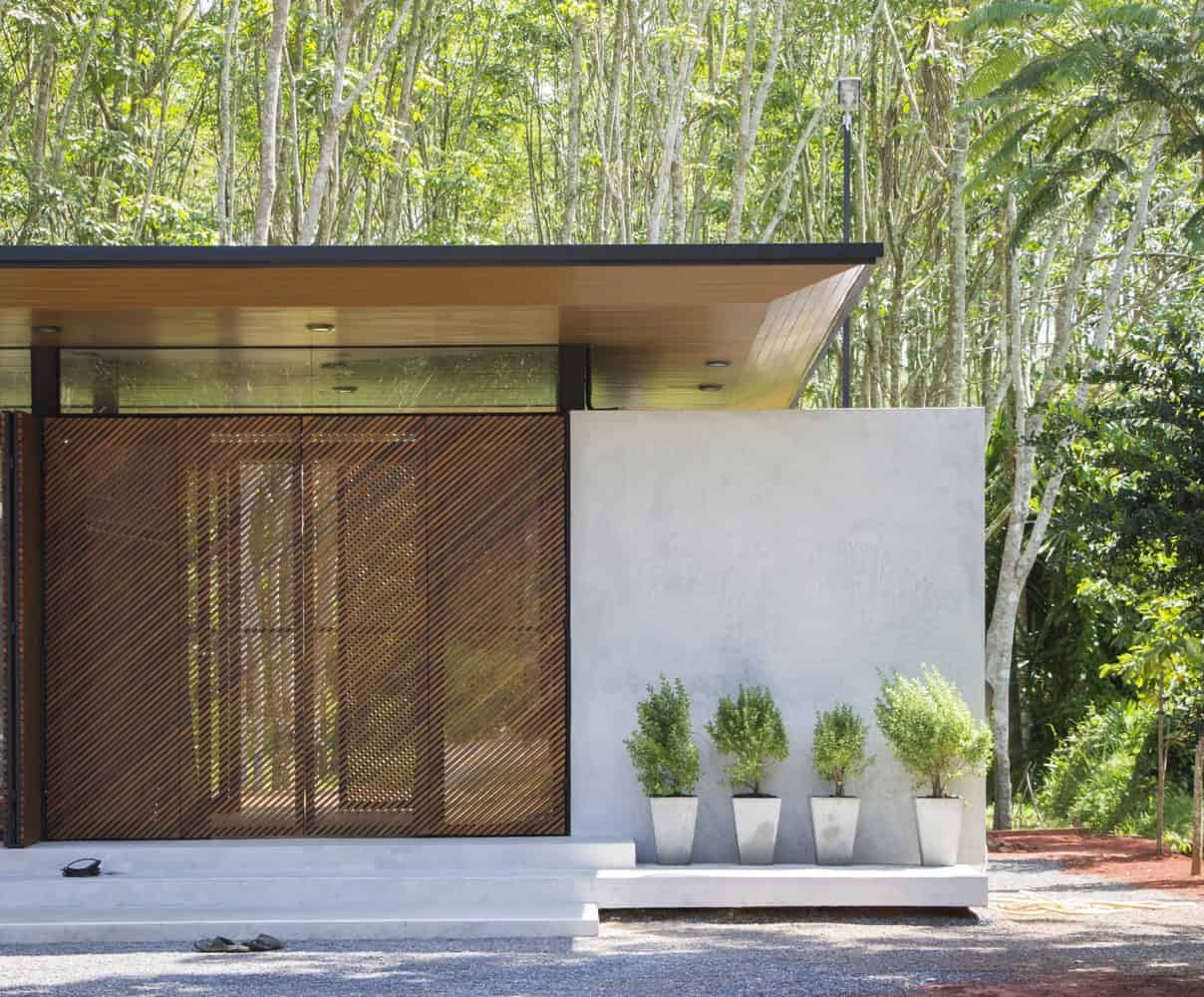 Phatthalung House by Rakchai Norateedilok Architect in Tambon Tha Khae, Thailand Phatthalung House by Rakchai Norateedilok Architect in Tambon Tha Khae, Thailand