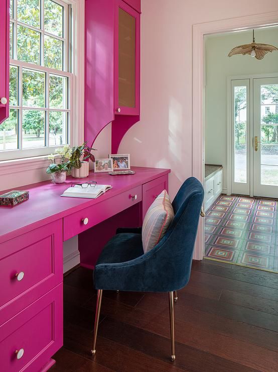 How to use the Hot Pink color in decoration