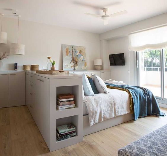 How to survive a small bedroom without stress