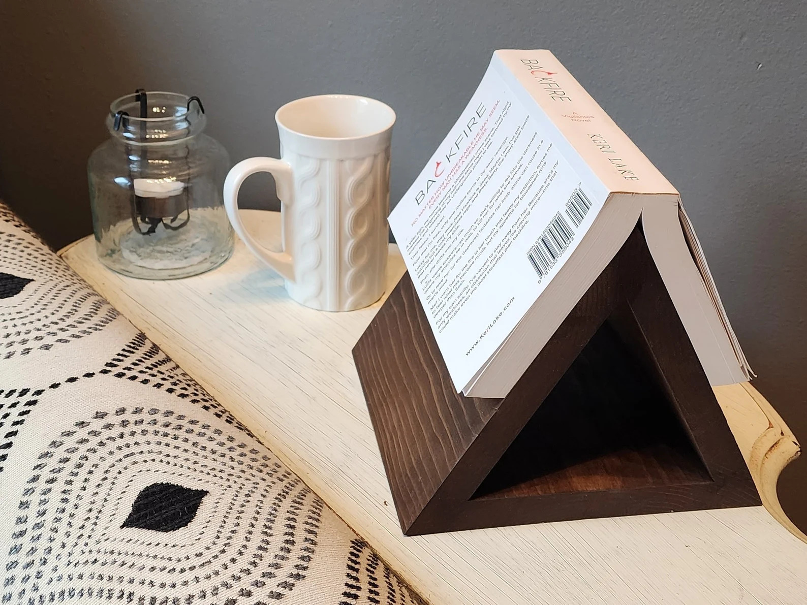 15 Clever Book Rest Designs That Will Help You Stay Organized