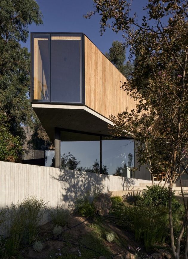 Casa Arca by Gonzalo Iturriaga Atala in La Reina, Chile