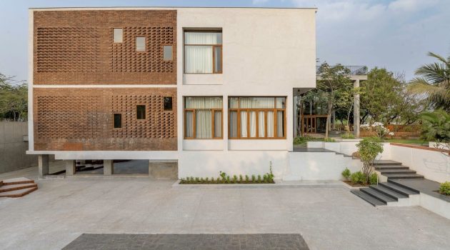 Daaji’s Home by The Grid Architects in Ahmedabad, India