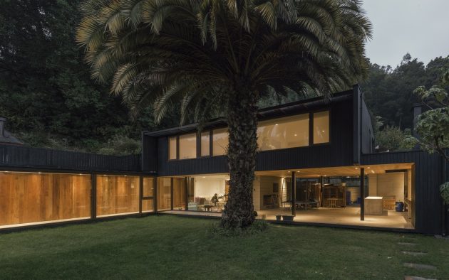 De la Palmera House by Prado Arquitectos in Concepcion, Chile