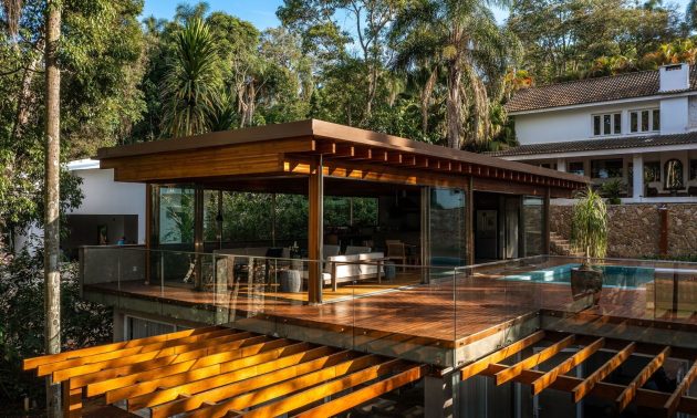 PMC House by Rocco Arquitetos in Ibiuna, Brazil