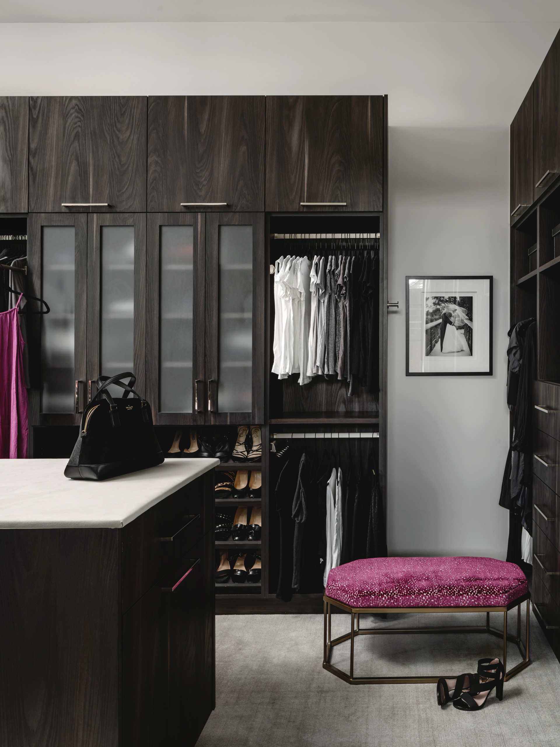 15 contemporary walk-in closet designs that maximize space and style