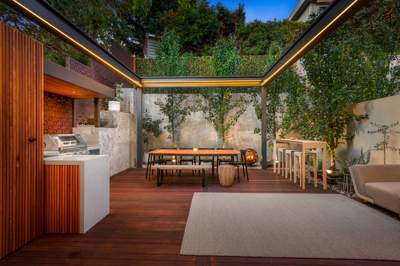 17 Inspiring Contemporary Deck Designs for Your Outdoor Oasis