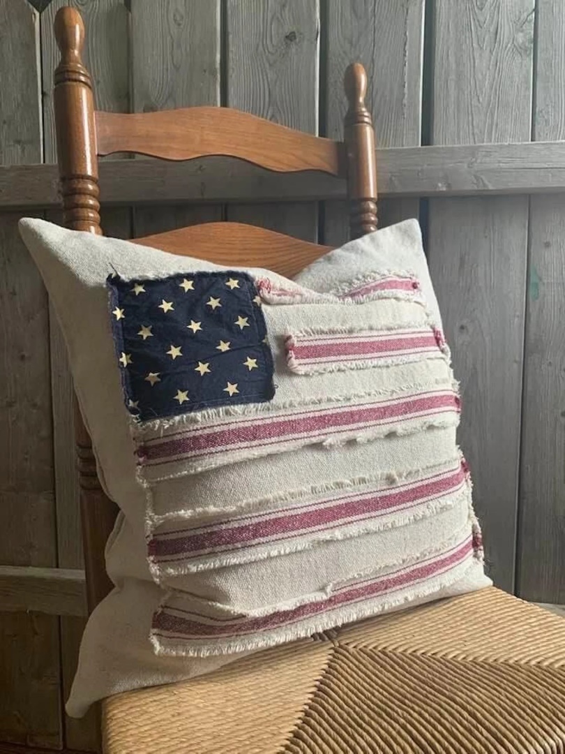 17 Red, White, and Blue 4th of July Pillow Designs for a Patriotic Décor