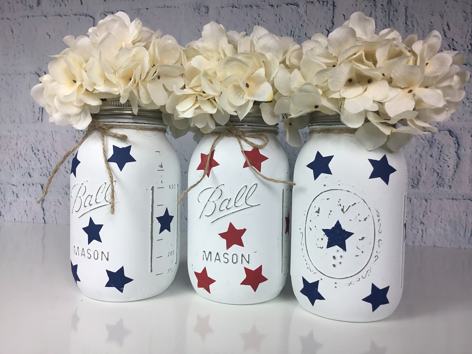 17 Rustic 4th of July Mason Jar Decor Ideas for a Cozy Patriotic Atmosphere