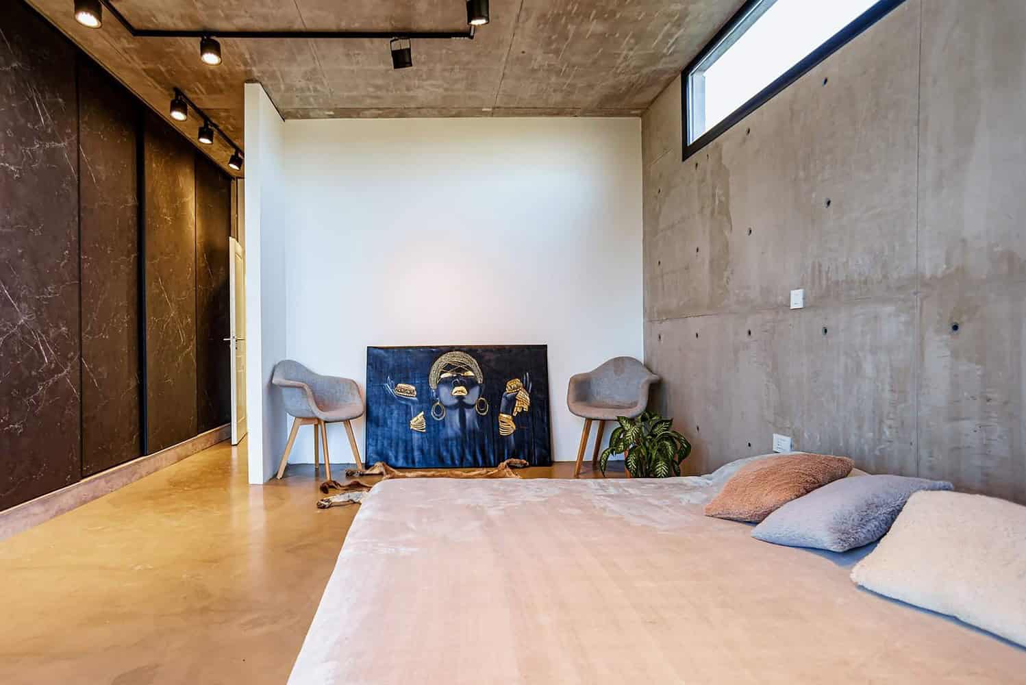 Bombai House by TIM Arquitectos: A Concrete Residence with Geometric Elegance Bombai House by TIM Arquitectos: A Concrete Residence with Geometric Elegance