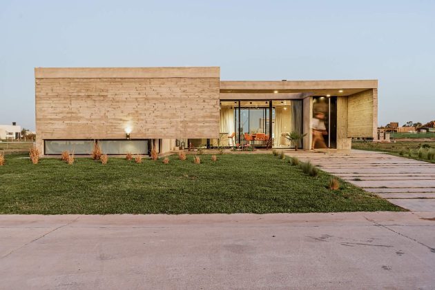 Bombai House by TIM ARQUITECTOS in Canning, Argentina