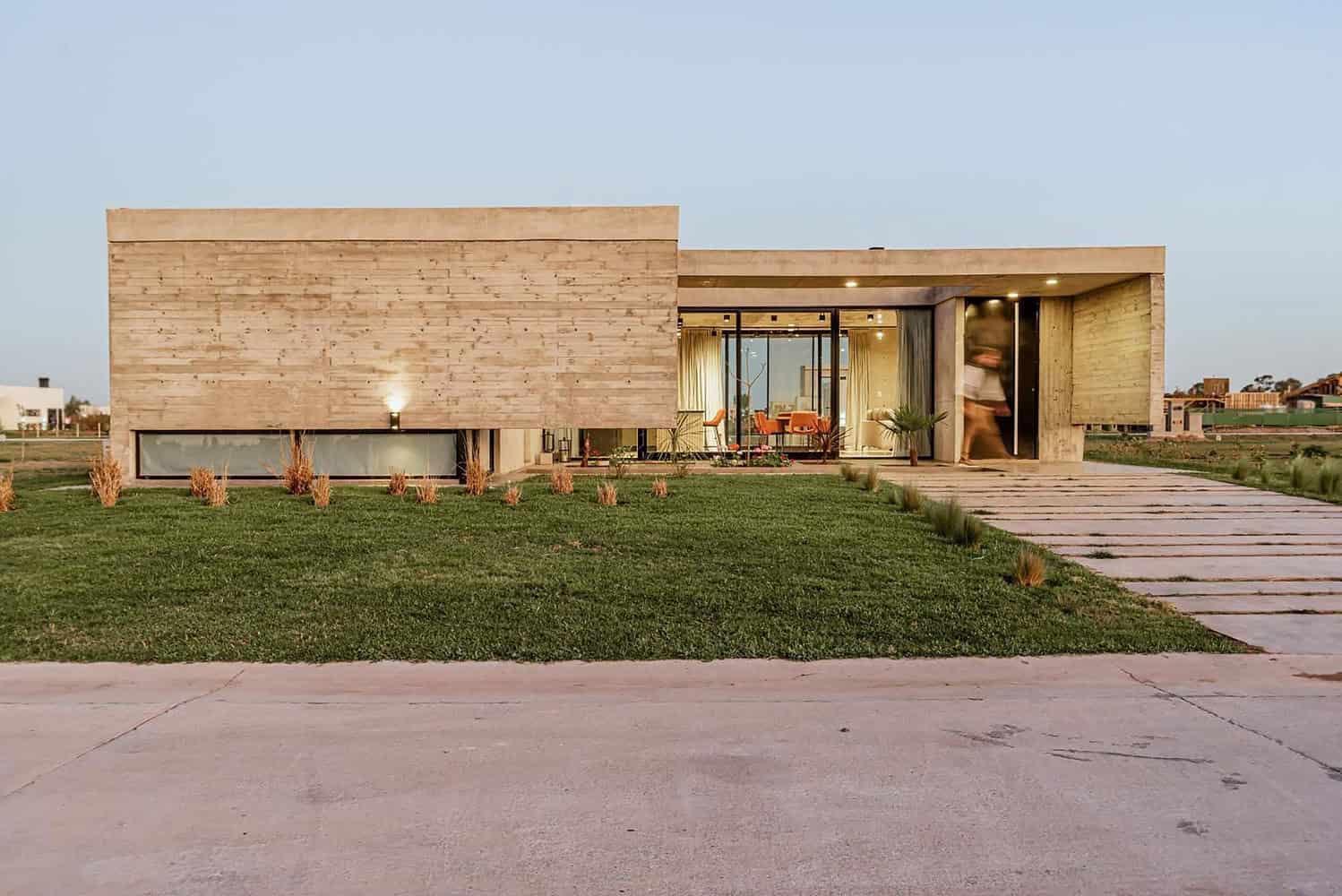 Bombai House by TIM Arquitectos: A Concrete Residence with Geometric Elegance Bombai House by TIM Arquitectos: A Concrete Residence with Geometric Elegance