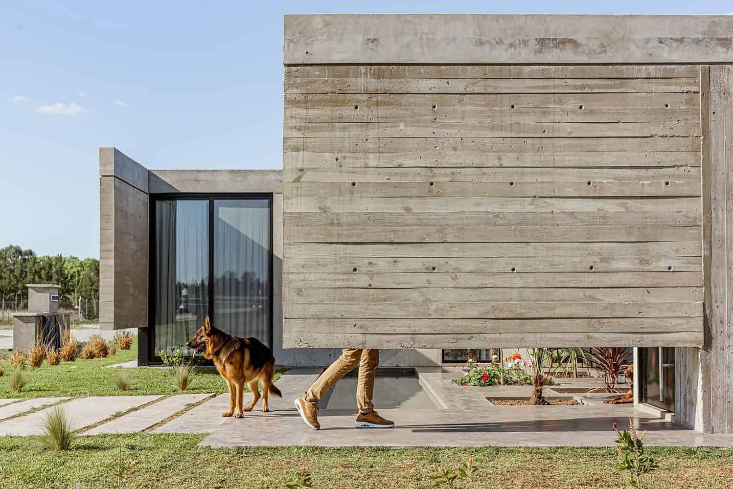 Bombai House by TIM Arquitectos: A Concrete Residence with Geometric Elegance Bombai House by TIM Arquitectos: A Concrete Residence with Geometric Elegance