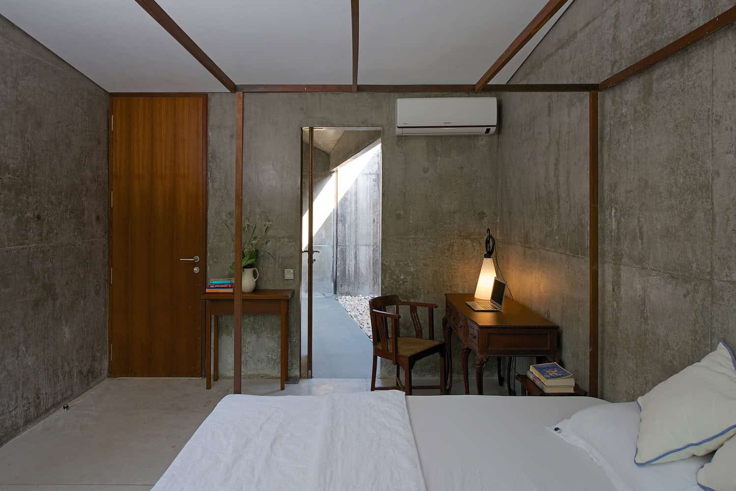 House on a Stream by Architecture BRIO in Alibaugh, India House on a Stream by Architecture BRIO in Alibaugh, India