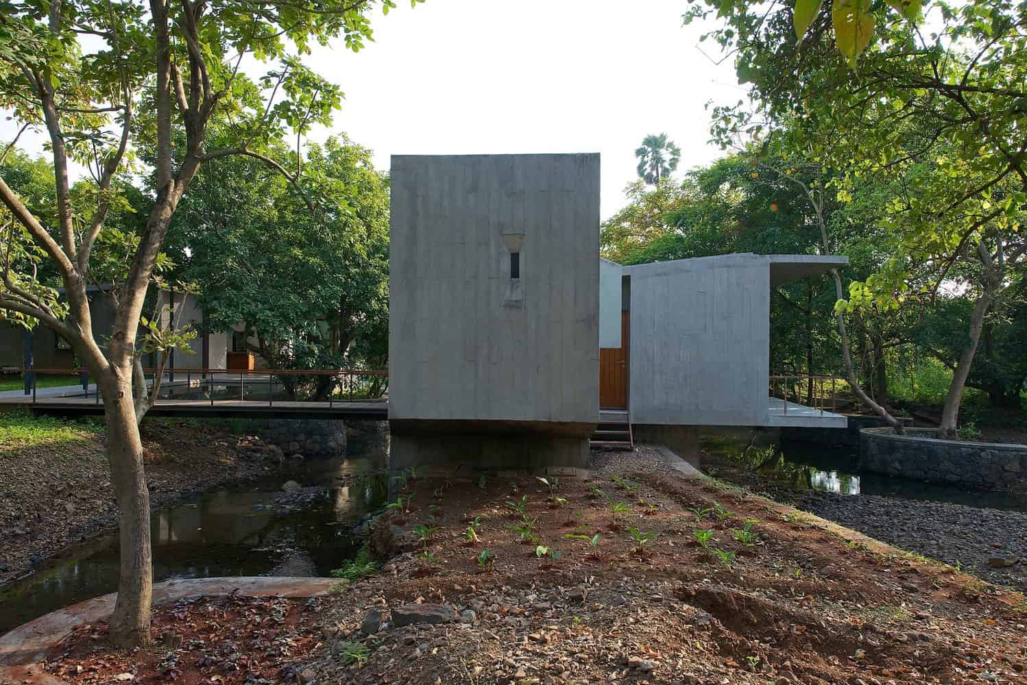 House on a Stream by Architecture BRIO in Alibaugh, India House on a Stream by Architecture BRIO in Alibaugh, India