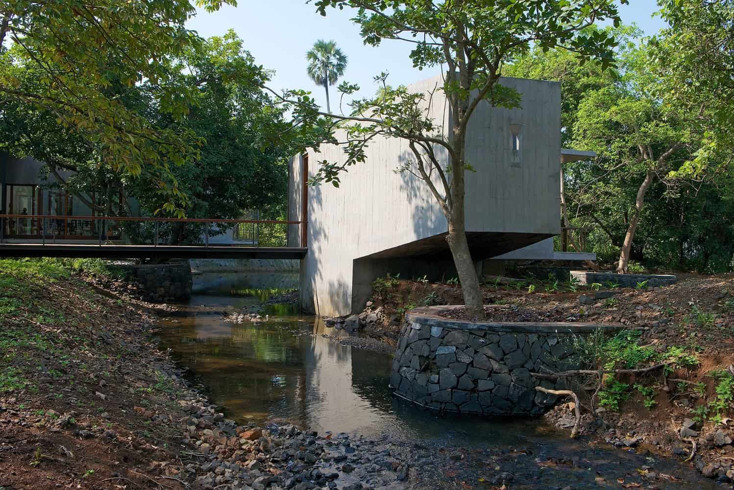 House on a Stream by Architecture BRIO in Alibaugh, India House on a Stream by Architecture BRIO in Alibaugh, India