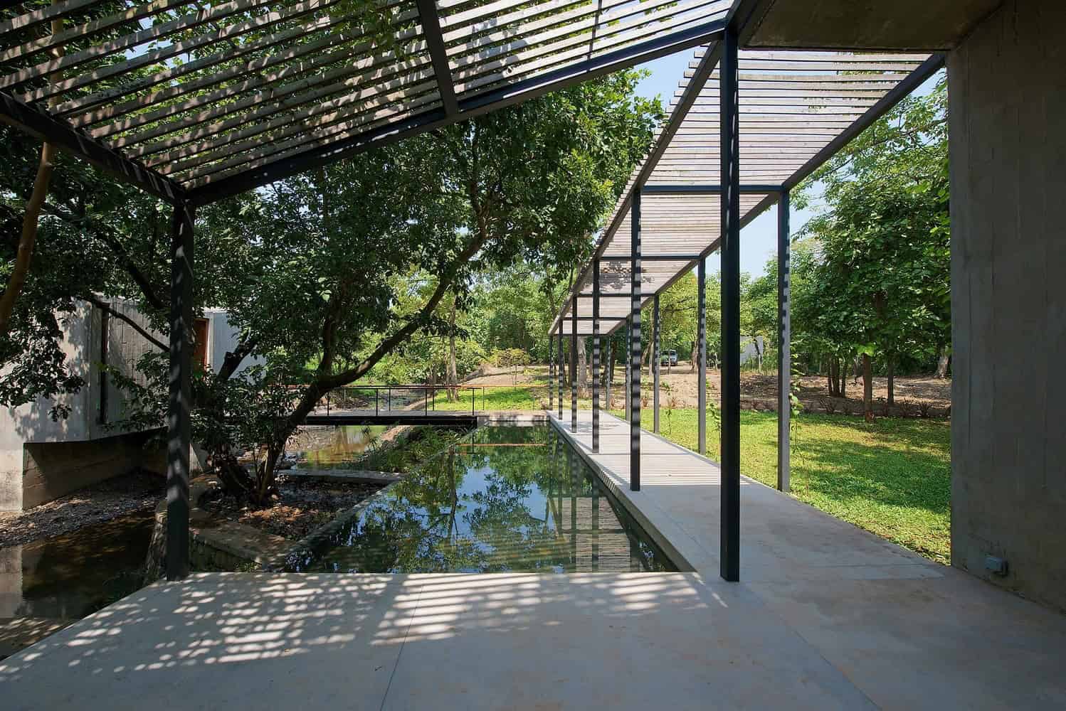 House on a Stream by Architecture BRIO in Alibaugh, India House on a Stream by Architecture BRIO in Alibaugh, India