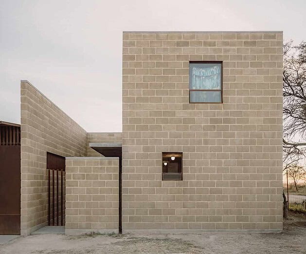 Watchman House by COA Arquitectura in Aguascalientes, Mexico