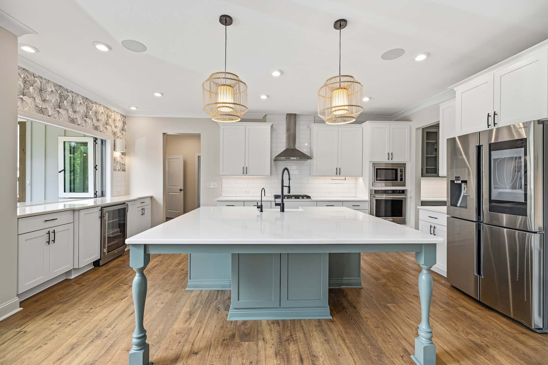 Simplified Elegance: Achieving a Minimalist Scandinavian Kitchen