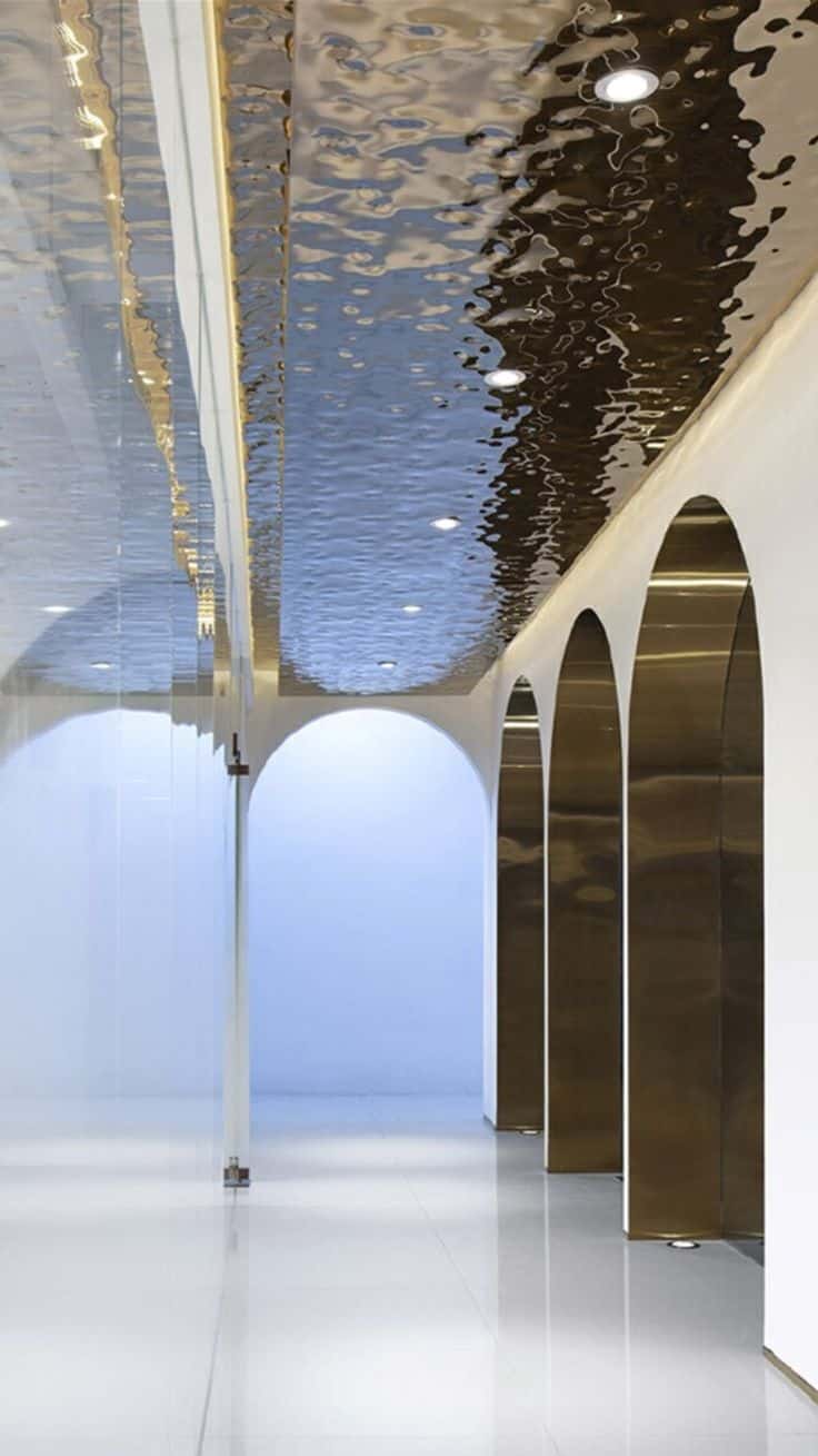 Reflective Elegance - The Water Mirror Trend Takes Center Stage in Decor Reflective Elegance - The Water Mirror Trend Takes Center Stage in Decor