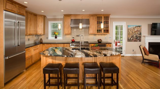 15 Charming Traditional Wooden Kitchen Designs for a Warm and Inviting Ambiance