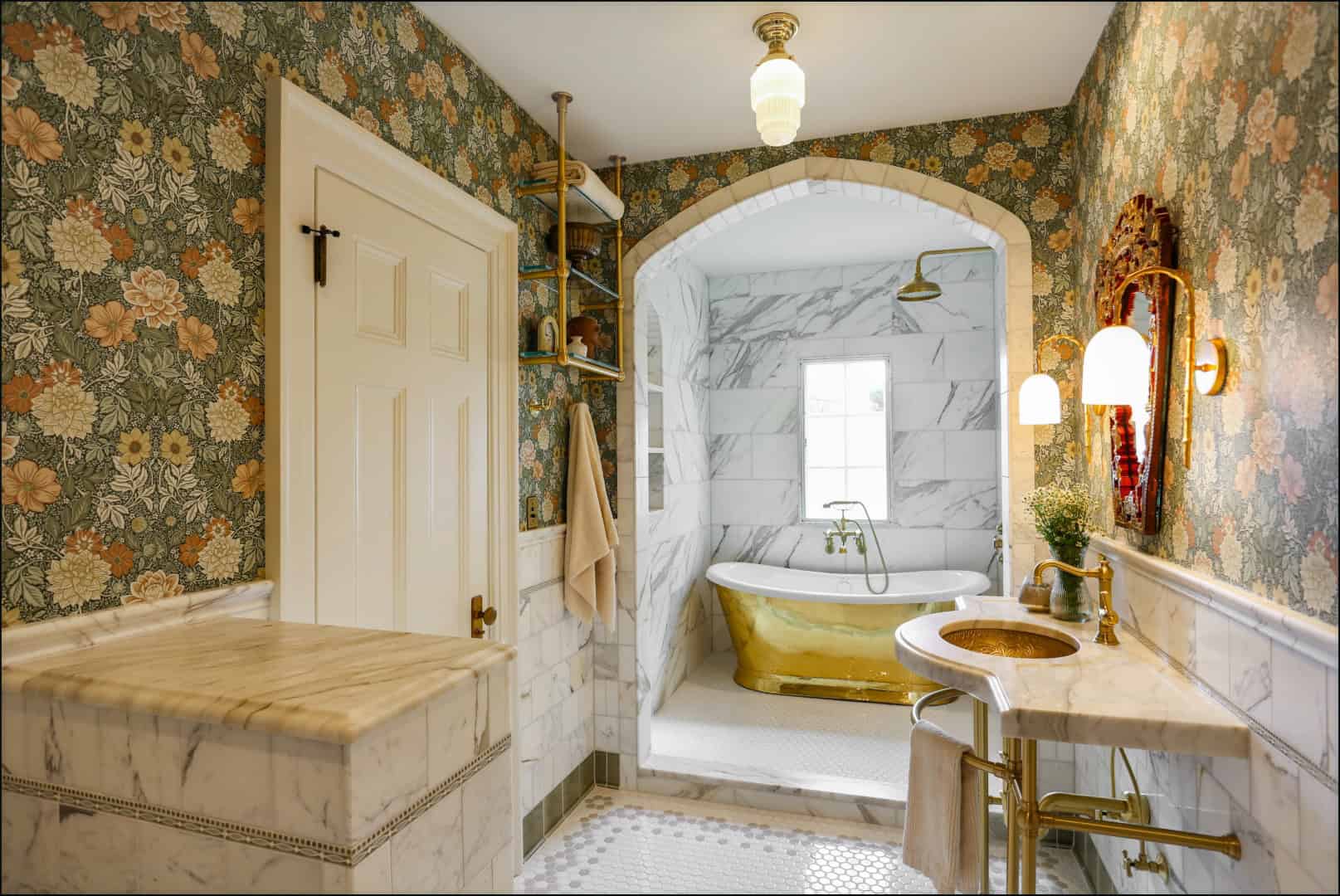 2. Bathroom with Brass Soaking Tub 2. Bathroom with Brass Soaking Tub