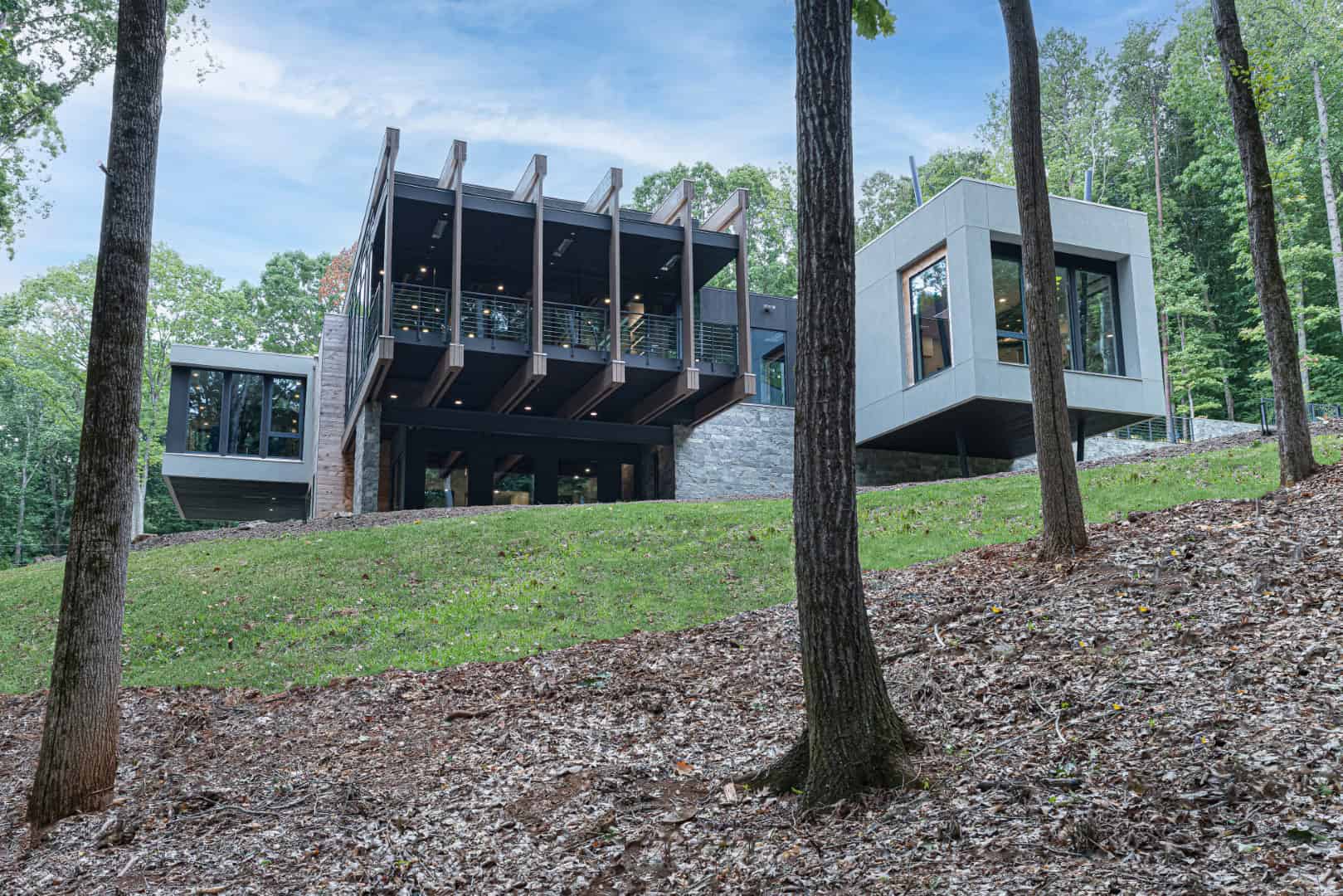 Gerendák Residence by Wittehaus: A Modern Tree House in Charlotte Gerendák Residence by Wittehaus: A Modern Tree House in Charlotte