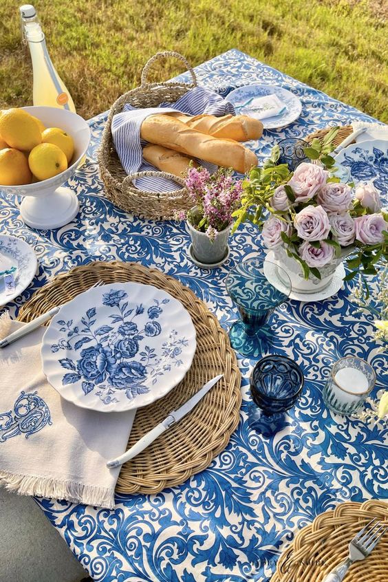 Al Fresco Dining Made Magical: Master the Art of Picnic Table Setting