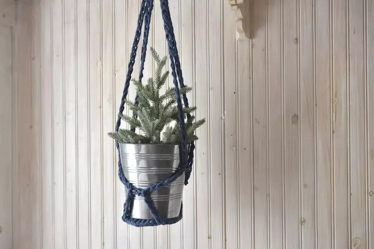 15 Charming DIY Hanging Plant Holders for Indoor and Outdoor Gardens