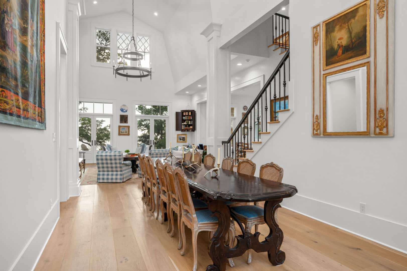 15 Cozy and Inviting Traditional Dining Room Designs for Memorable Meals