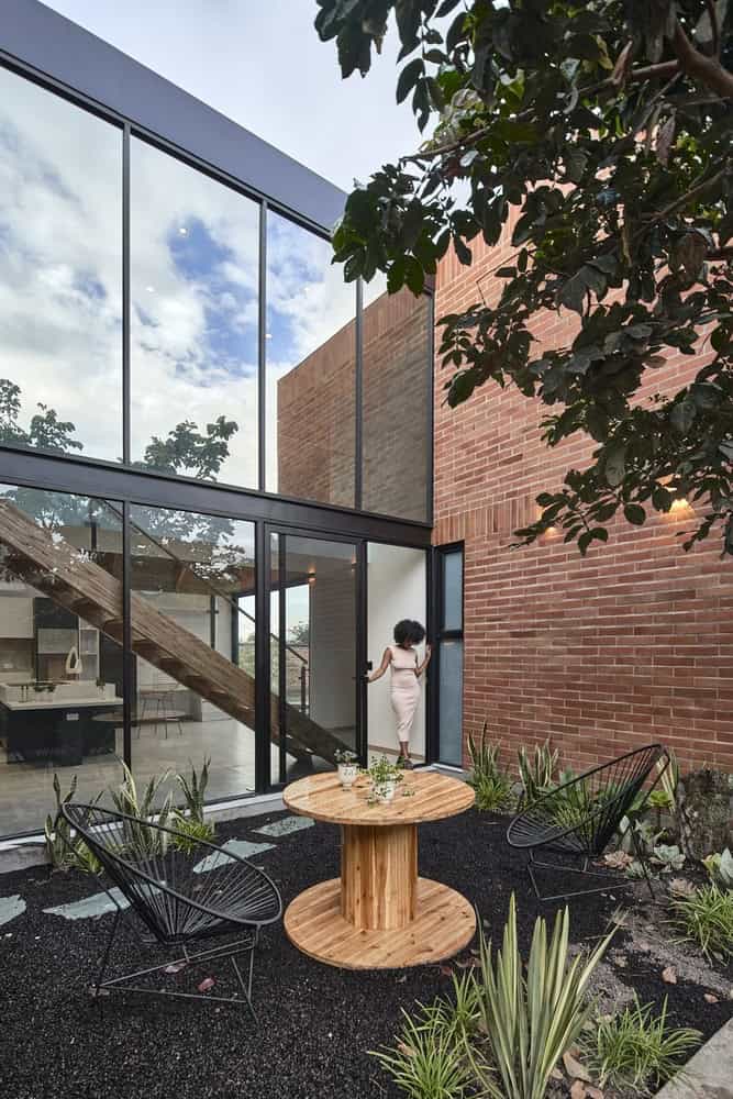 House Between Gardens / TEC Taller EC / Ecuador House Between Gardens / TEC Taller EC / Ecuador