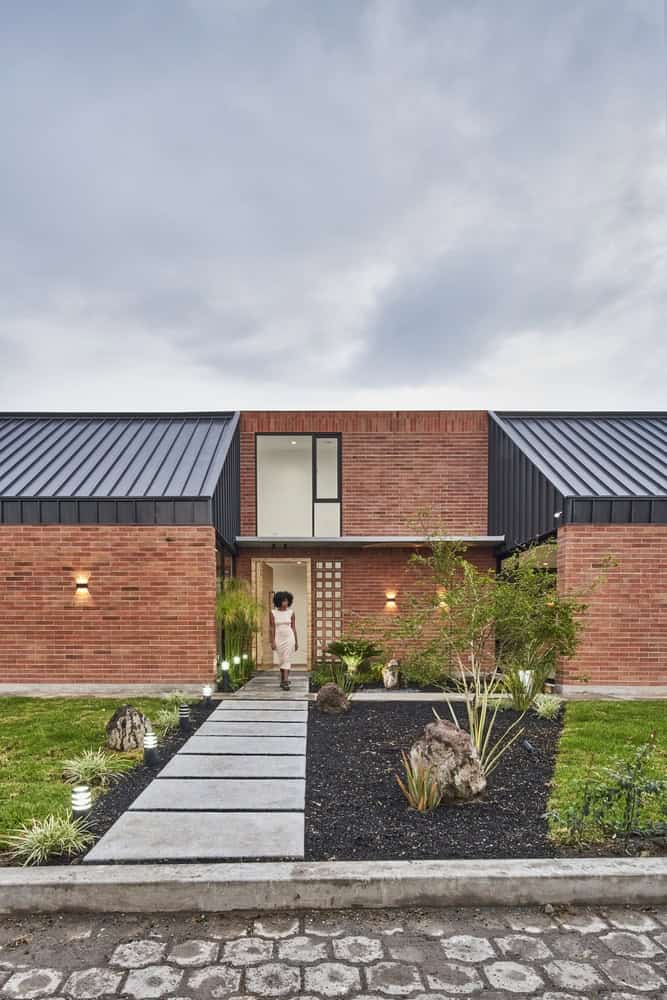 House Between Gardens / TEC Taller EC / Ecuador House Between Gardens / TEC Taller EC / Ecuador