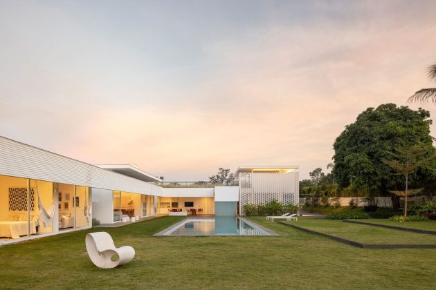 White Bricks House by BLOCO Arquitetos in Brazil