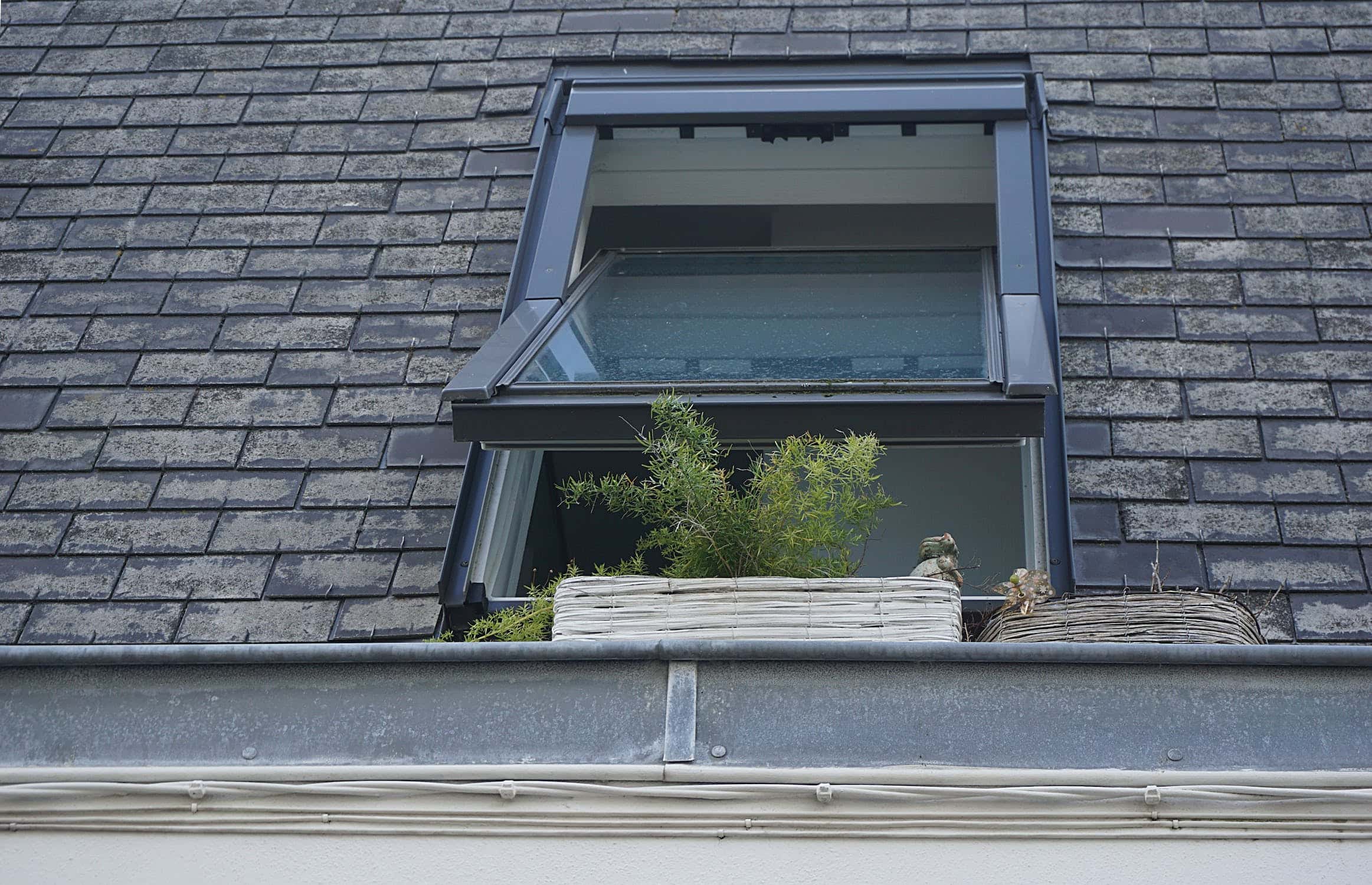 Weatherproofing Your Roof: Easy Strategies for Protection and Energy Efficiency