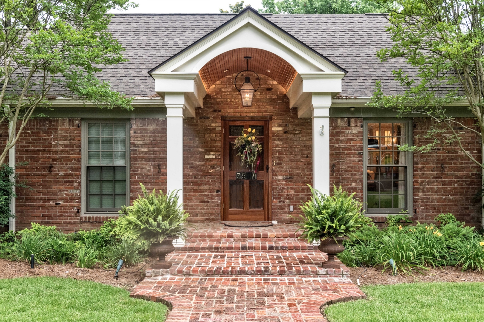 15 Beautiful Traditional Entryway Designs