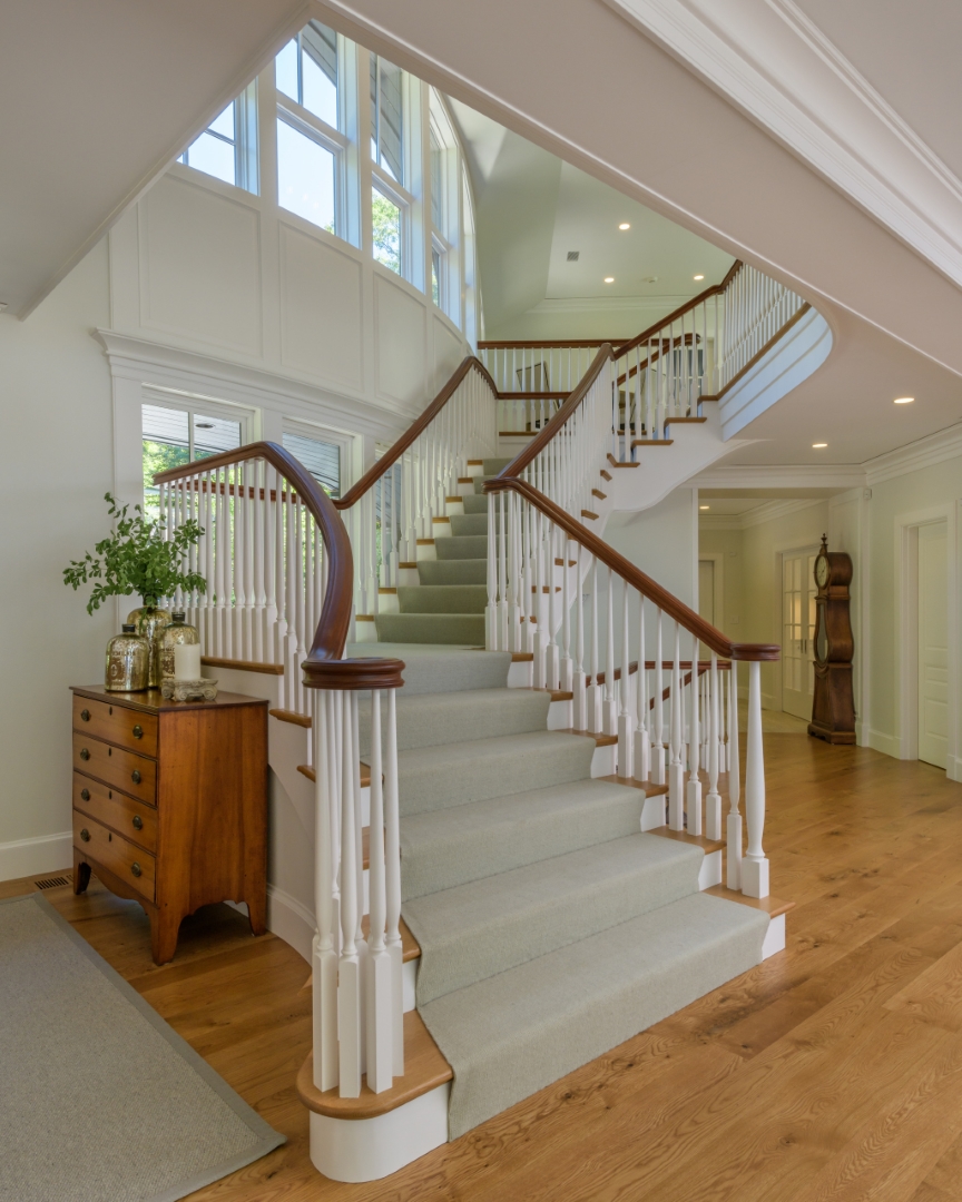 15 Glorious Traditional Stairway Ideas for Graceful Transitions