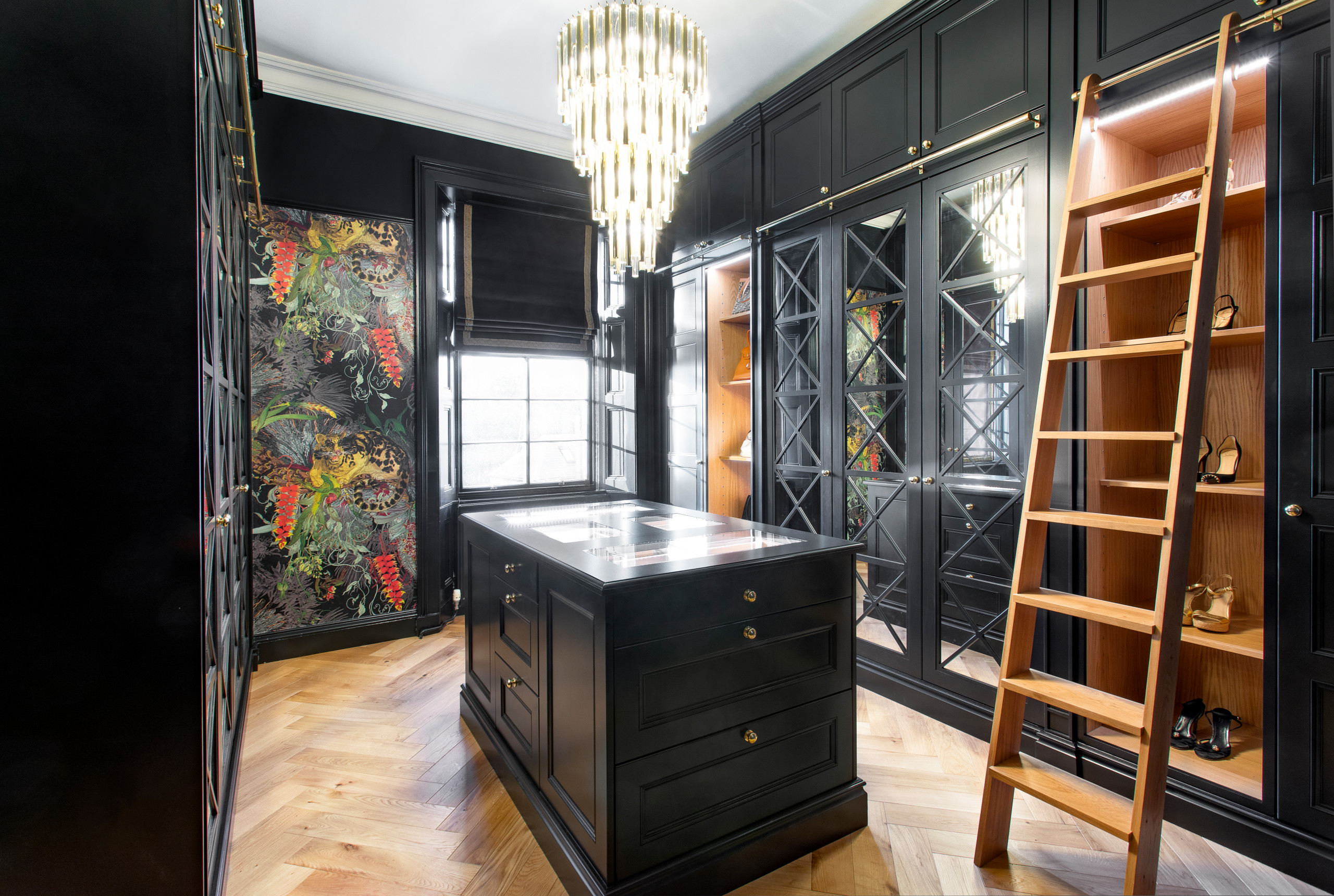 15 Time-Honored Traditional Closet Ideas for Elegant Storage