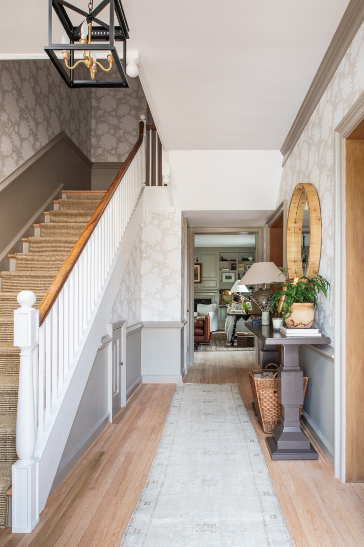 15 Timeless Traditional Entry Hall Designs for a Warm Welcome