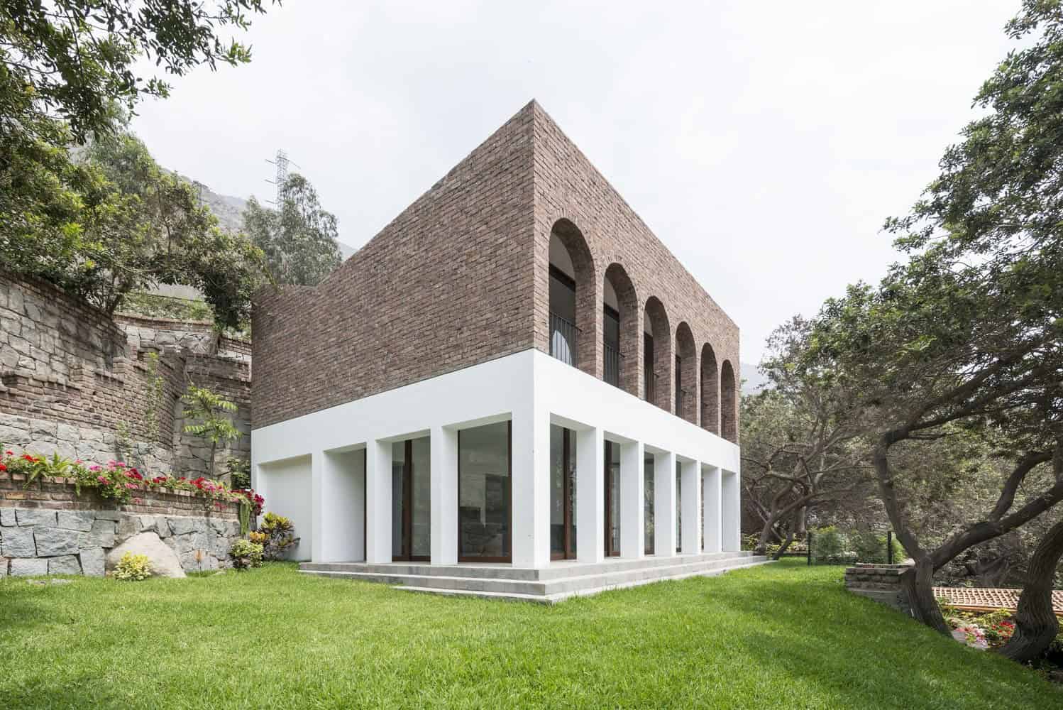 Lava House by Martín Dulanto Sangalli in San Antonio, Peru Lava House by Martín Dulanto Sangalli in San Antonio, Peru