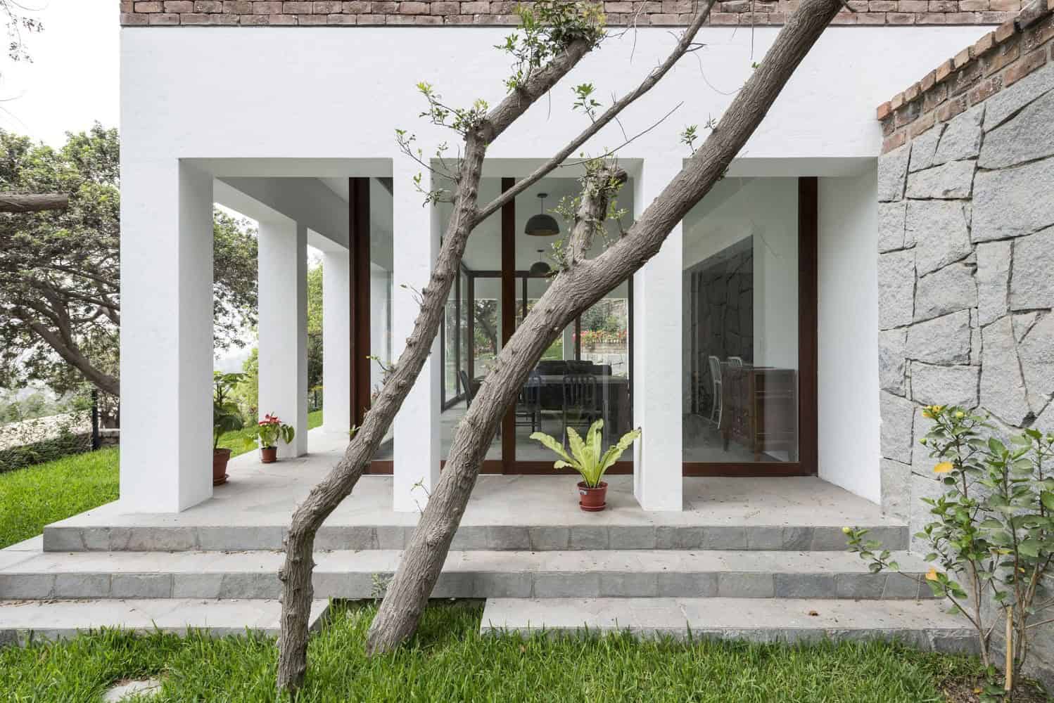 Lava House by Martín Dulanto Sangalli in San Antonio, Peru Lava House by Martín Dulanto Sangalli in San Antonio, Peru