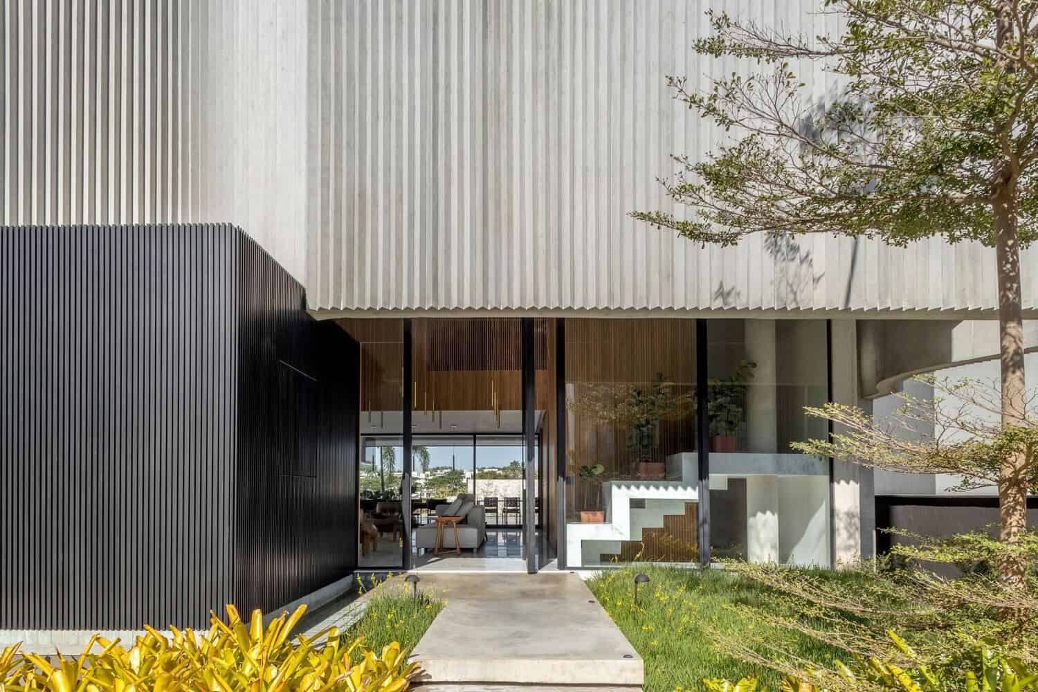 Pleated House / Leo Romano / Brazil Pleated House / Leo Romano / Brazil