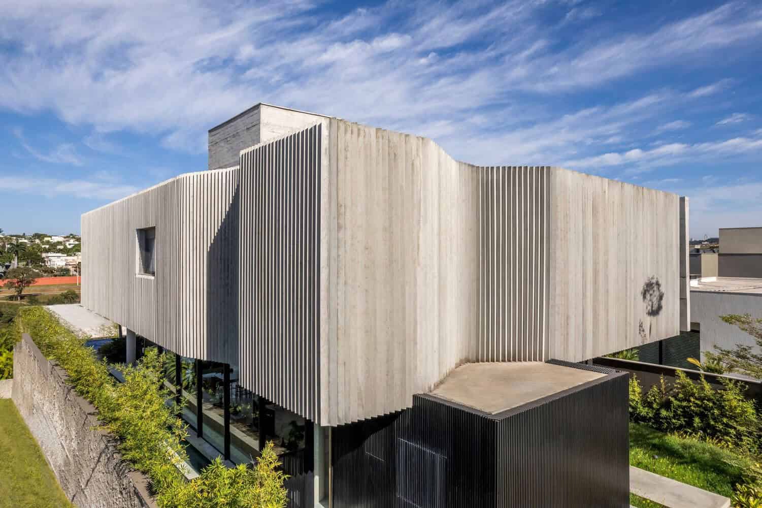 Pleated House / Leo Romano / Brazil Pleated House / Leo Romano / Brazil