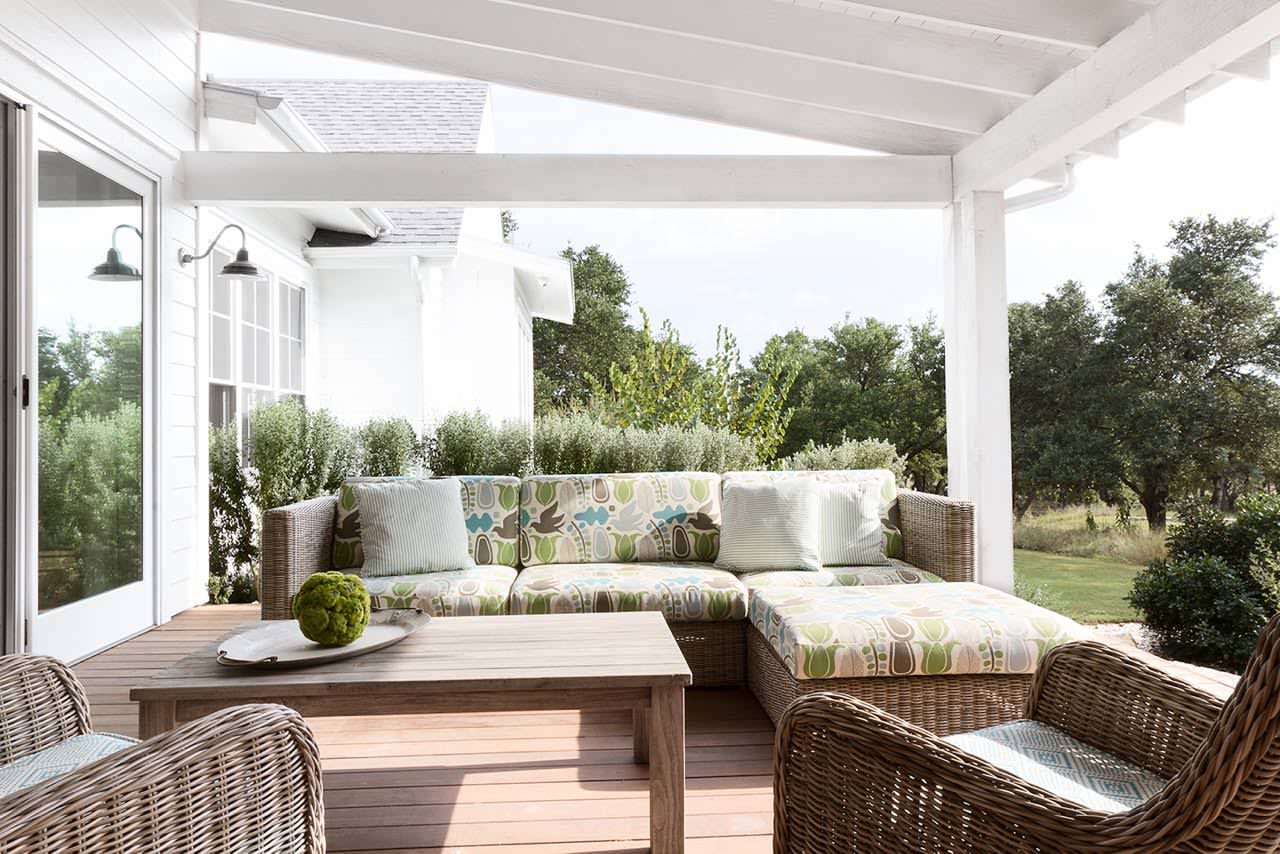 15 Traditional Deck Designs That Stand the Test of Time