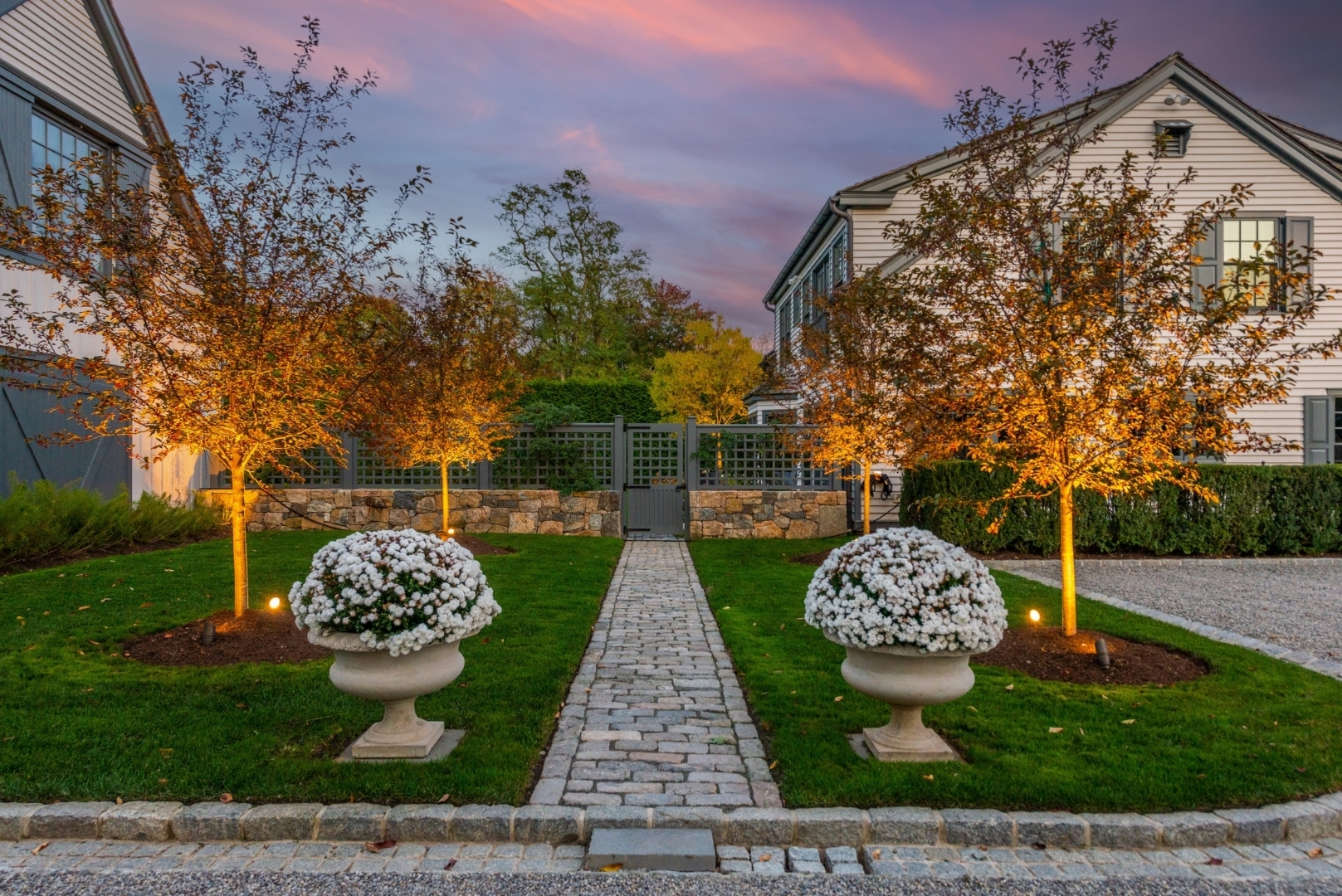 15 Traditional Landscape Designs for a Timeless Garden