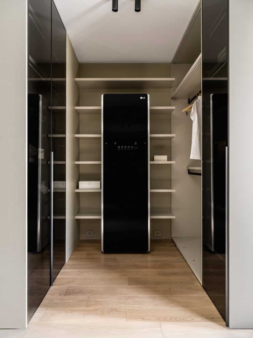 1,800 sf Apartment / Alexander Tischler / Russia Vanity table beside full-height mirror in dressing room