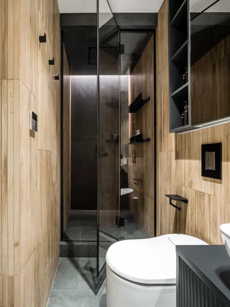 1,800 sf Apartment / Alexander Tischler / Russia View back to the living room from the balcony threshold