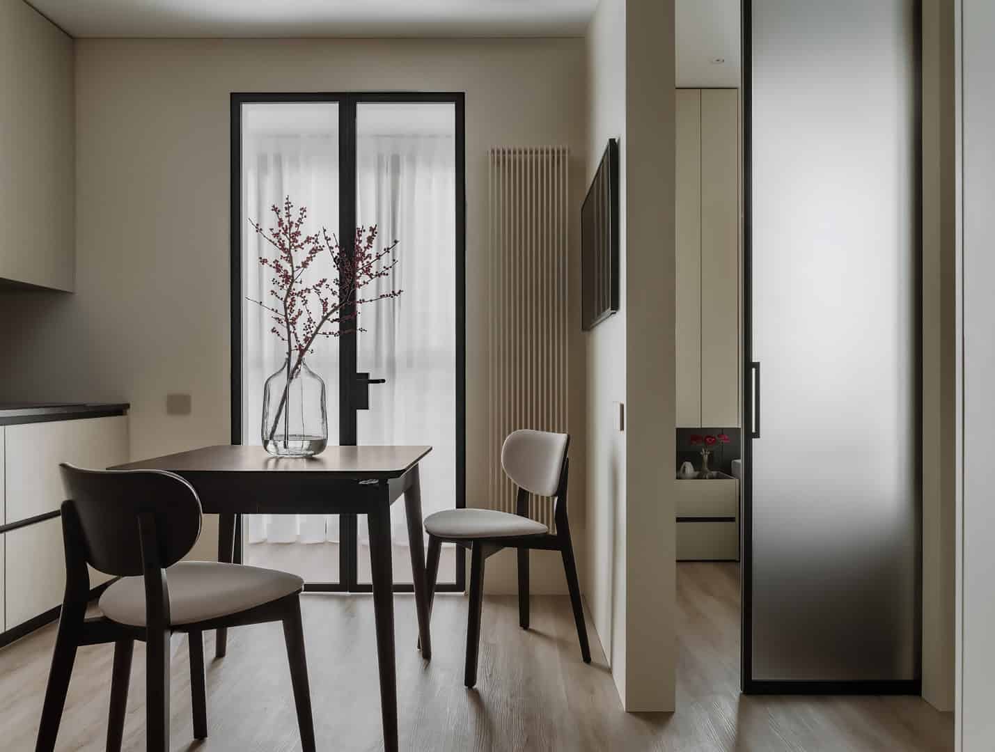 409 sf Apartment / Alexander Tischler / Russia Ceiling-height cabinetry details with black profile handles