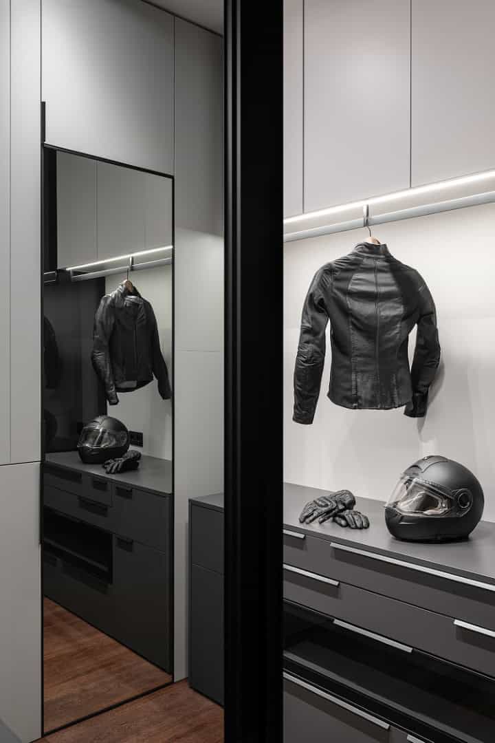 Apartment for a Software Developer / Alexander Tischler / Russia Kitchen corner with vertical sculptural pendant