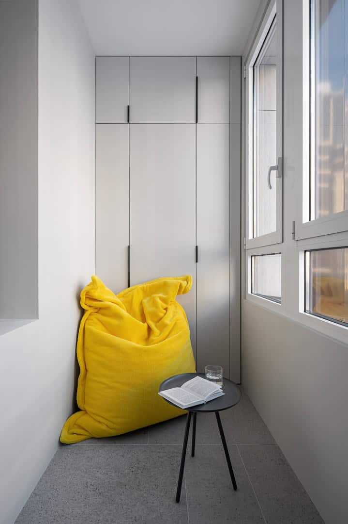Apartment for a Software Developer / Alexander Tischler / Russia Hooks and small drawer unit for daily outerwear