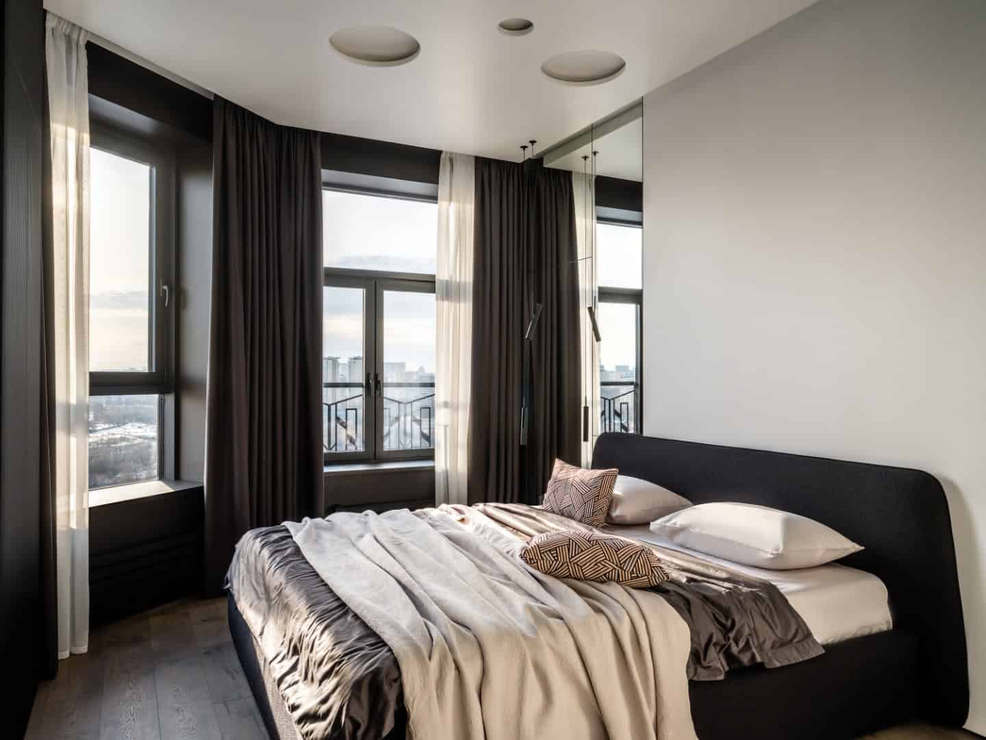 Apartment with a Glass Home Office / Alexander Tischler / Russia New circulation replacing corridor with functional blocks